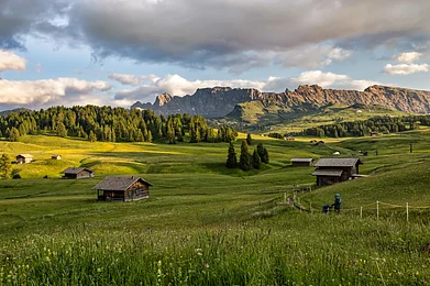 Shutterstock : Hut-to-hut hiking is a multi-day activity popular in Europe