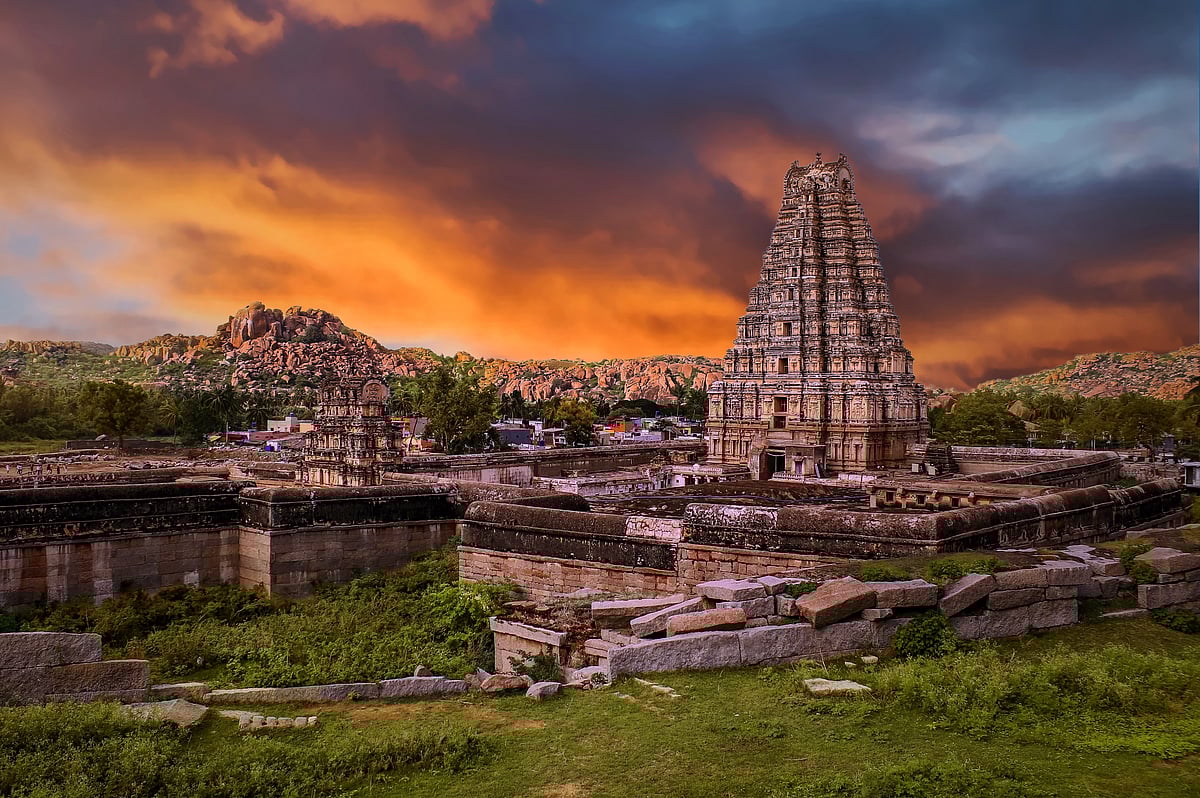 prudhvichowdary in Shutterstock : Virupaksha Temple Gopuram from Hemakuta Hill in Hampi
