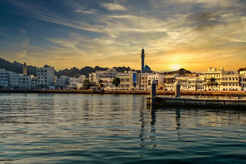 Jahidul-hasan/Shutterstock : Landscape of Mutrah Corniche in Muscat, Oman