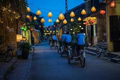 1tomm/Shutterstock : A street in Hoi An, Vietnam