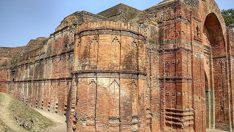 While not extravagantly adorned, the gateway boasts intricate terracotta decorations