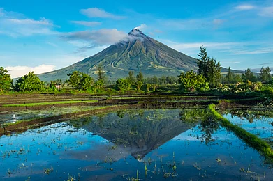 Shutterstock : Mayon Volcano, Philippines