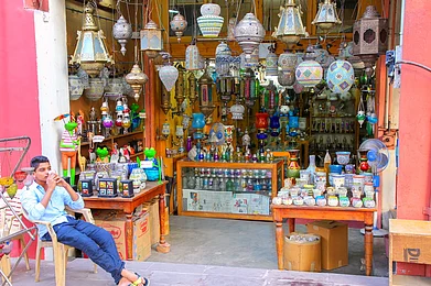 Shutterstock : A shop selling home decor items in Johari Bazaar, Jaipur