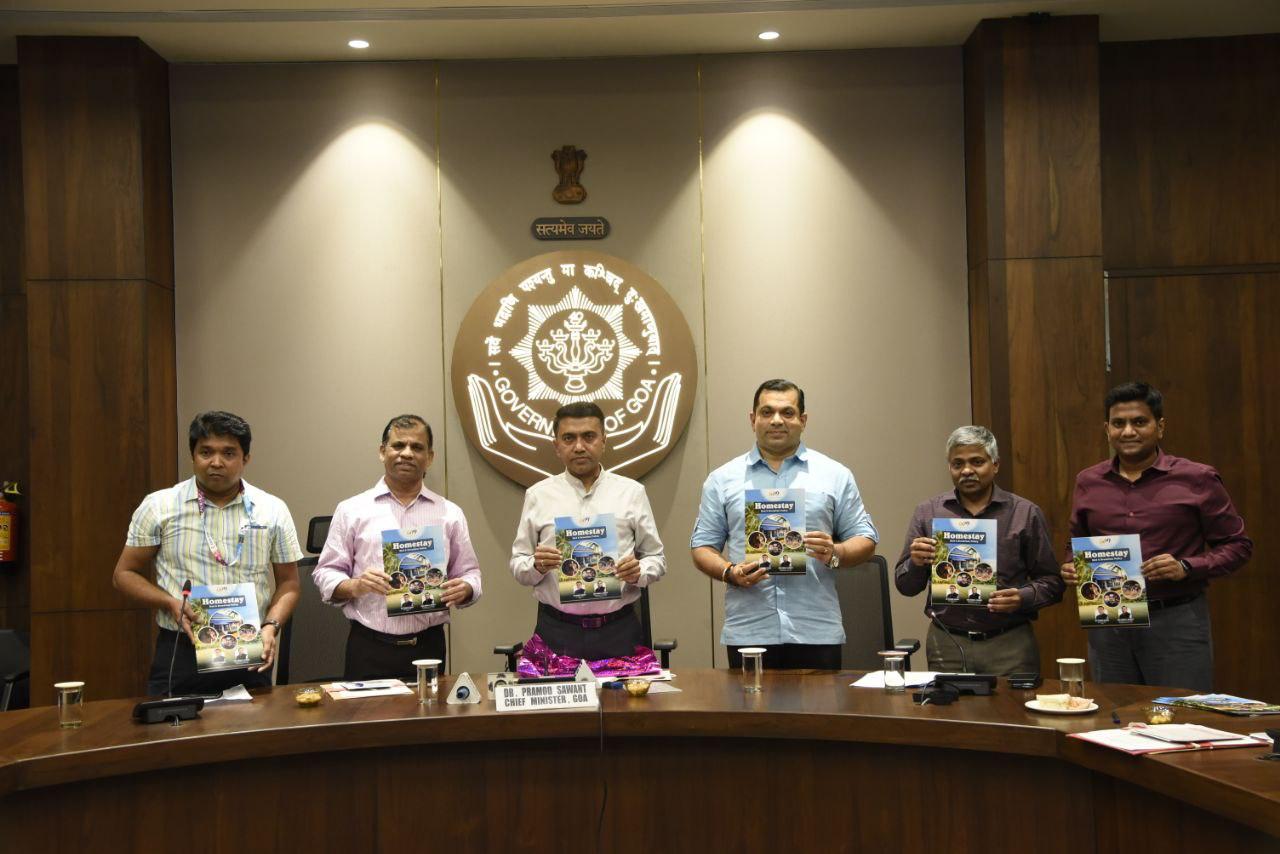 Goa CM Pramod Sawant (third from left) and tourim minister Rohan A. Khaunte (third from right), and other officials