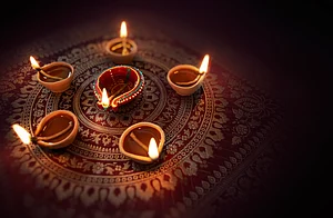 Shutterstock : Shop for Diwali diyas