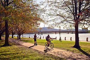 Shutterstock : People cycling in Canberra, Australia