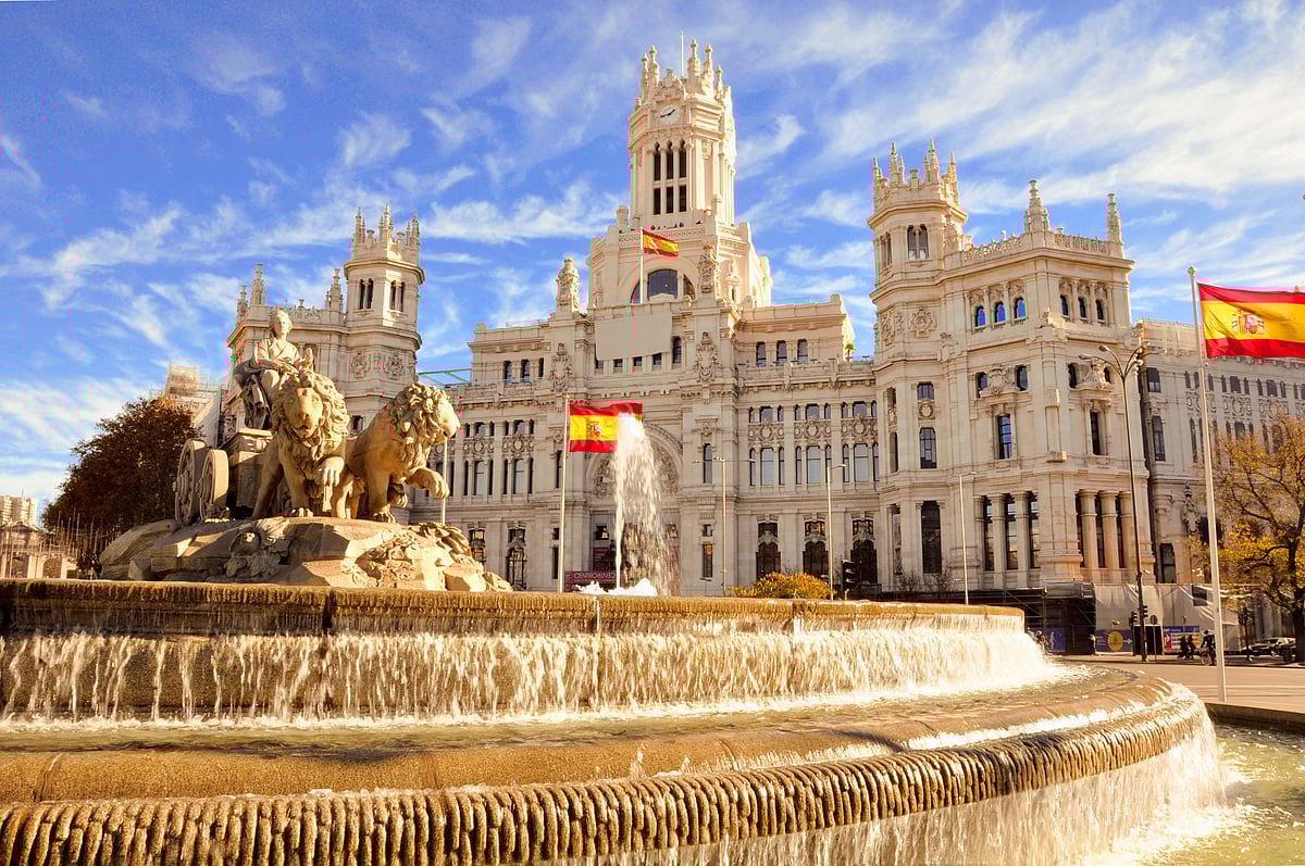 Shutterstock : The famous Cibeles fountain in Madrid, Spain