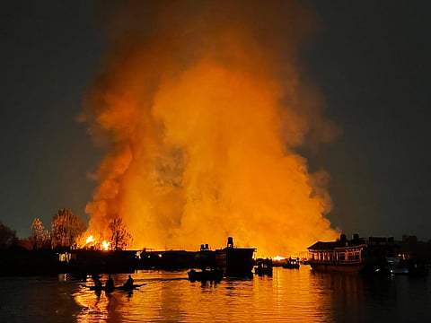 Houseboats ablaze in the fire