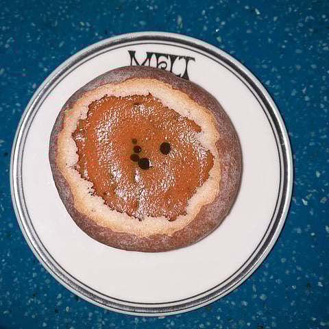 Roasted tomato and basil bunny chow