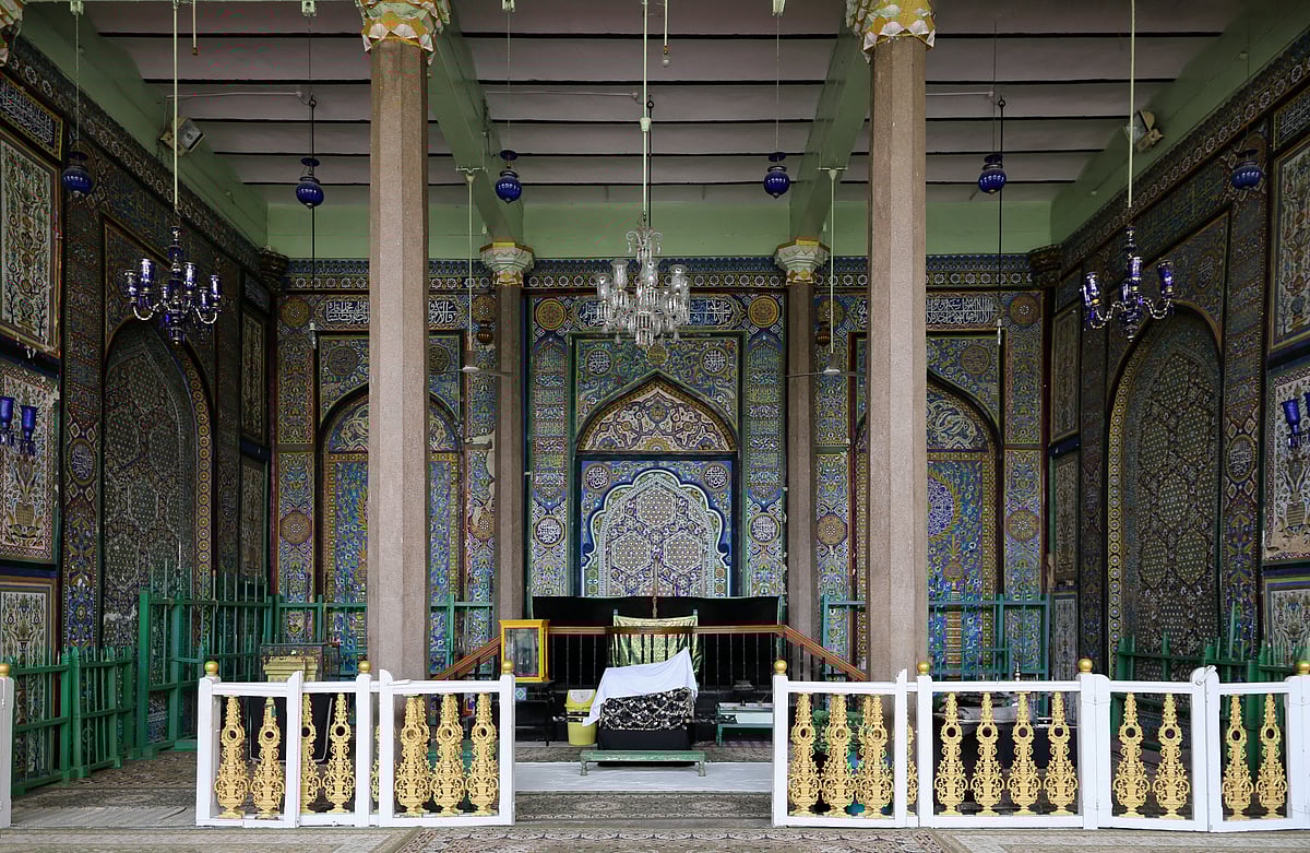 Shutterstock : Badshahi Ashurkhana In Hyderabad