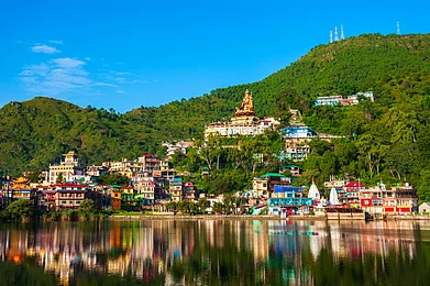 Shutterstock : Buddhist structures at Rewalsar