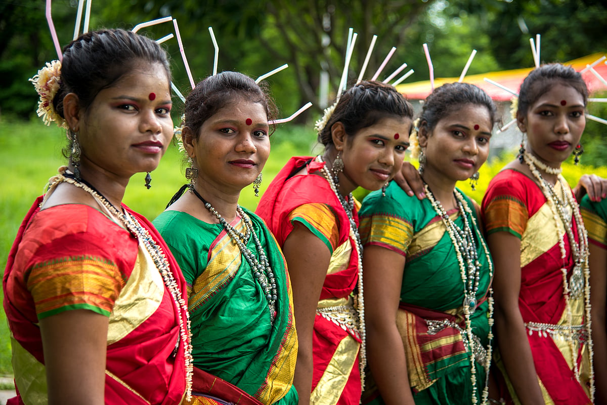 A set of Gond women