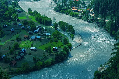 MZaheer/Shutterstock : Keran, along the LoC, is emerging as Kashmirs new getaway