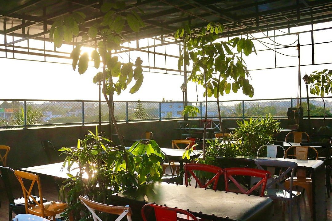 Brooks and Bonds, Koramangala