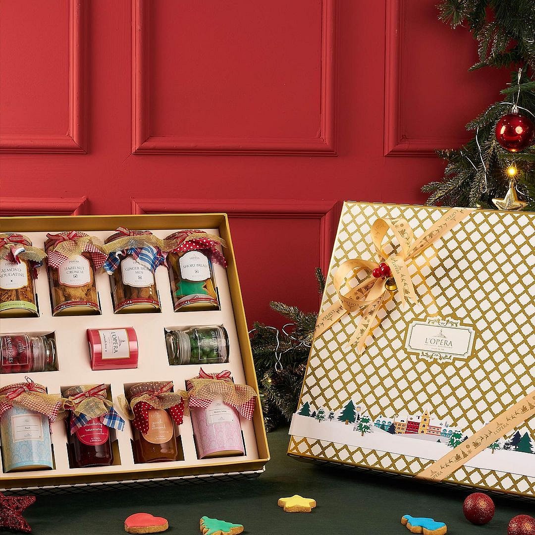 Hampers with goodies by LOpera