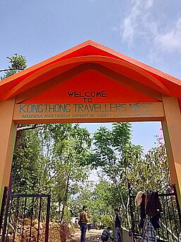 The entrance to Kongthong village 