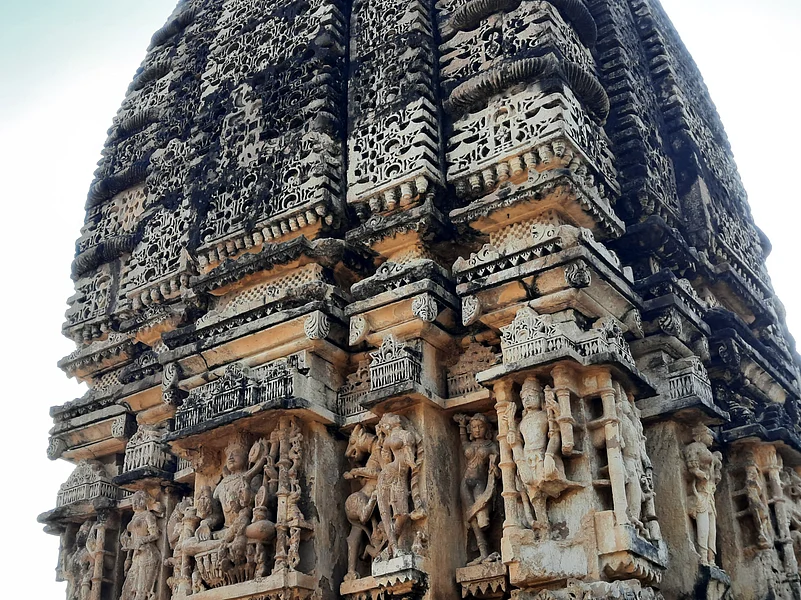 The details of Neelkanth Temple