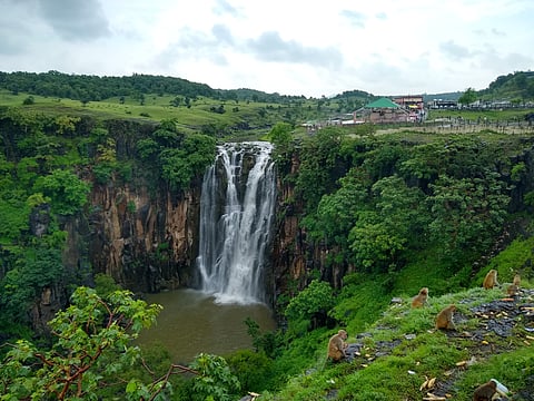 Patalpani Waterfalls In Madhya Pradesh