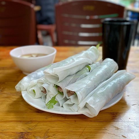 Phở cuốn with beef filling