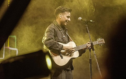 Anuv Jain at a concert