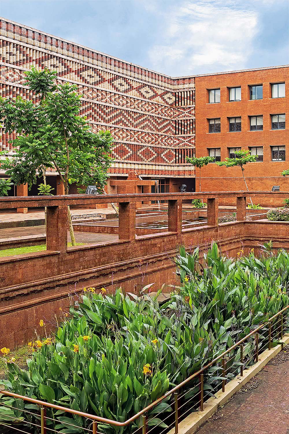 Krushi Bhawans jalis save 40 per cent of its cooling load