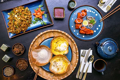 Shutterstock : Sri Lankan kottu roti, hoppers cake, chicken spicy tikka