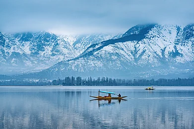 Shutterstock.com : The Dal lakes beauty is synonymous with that of Kashmir