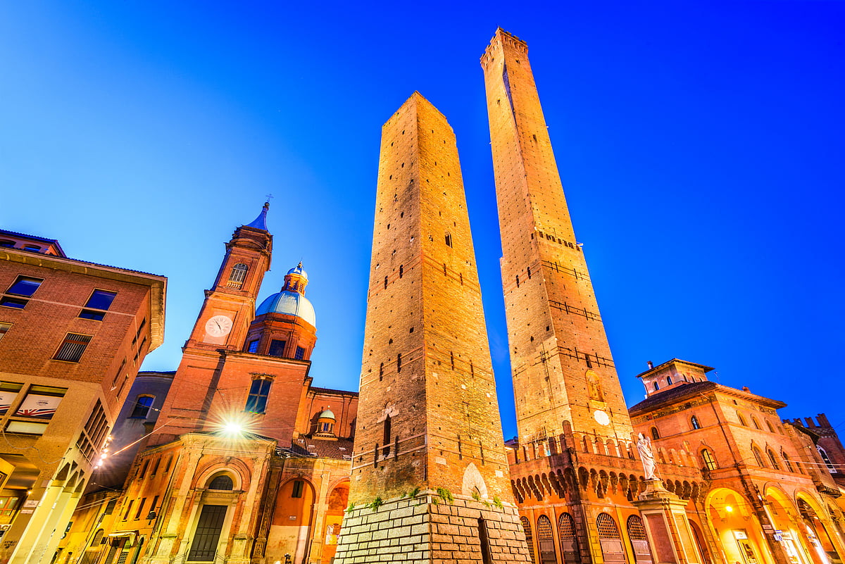 Shutterstock : The two towers of Bologna