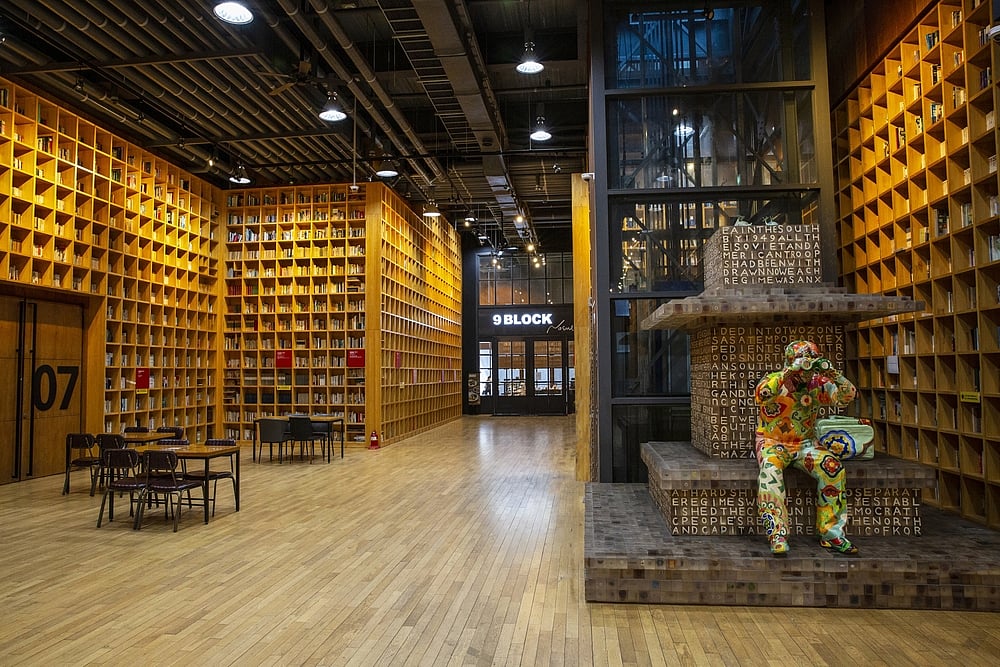 Stock For You/Shutterstock : A sculpture of a man looking through binoculars on bookshelves at thebForest of Wisdom at Paju Publishing Information Complex