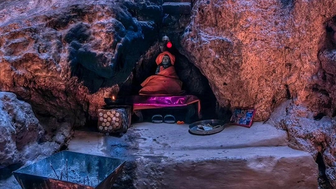 wisephotographics/Instagram : An effigy inside the cave