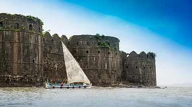 Asim Verma on Shutterstock : Visitors make their way to the Janjira fort on a ferry boat