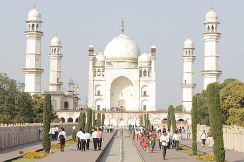 It is believed that Bibi ka Maqbara was built to outshine the Taj Mahal