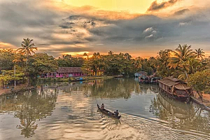 Shutterstock : An intimate view of the backwaters of Kerala