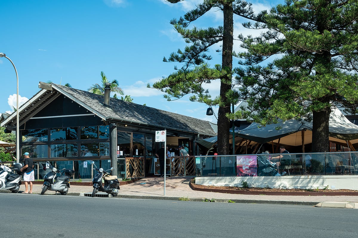 Hotel by the beach at Byron Bay
