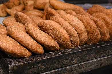 Shutterstock : Jaipur is famous for the hot-selling pyaz ki kachori