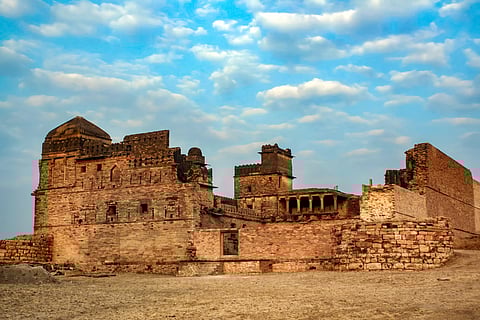 Chanderi Fort, a Mughal fort, dominates the skyline of Chanderi