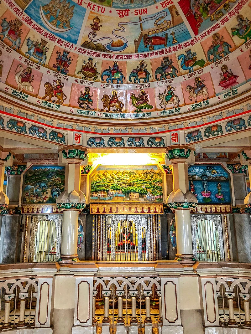 Inside Walkeshwar Temple
