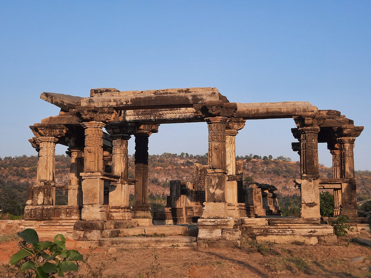 The ruins near Neelkanth