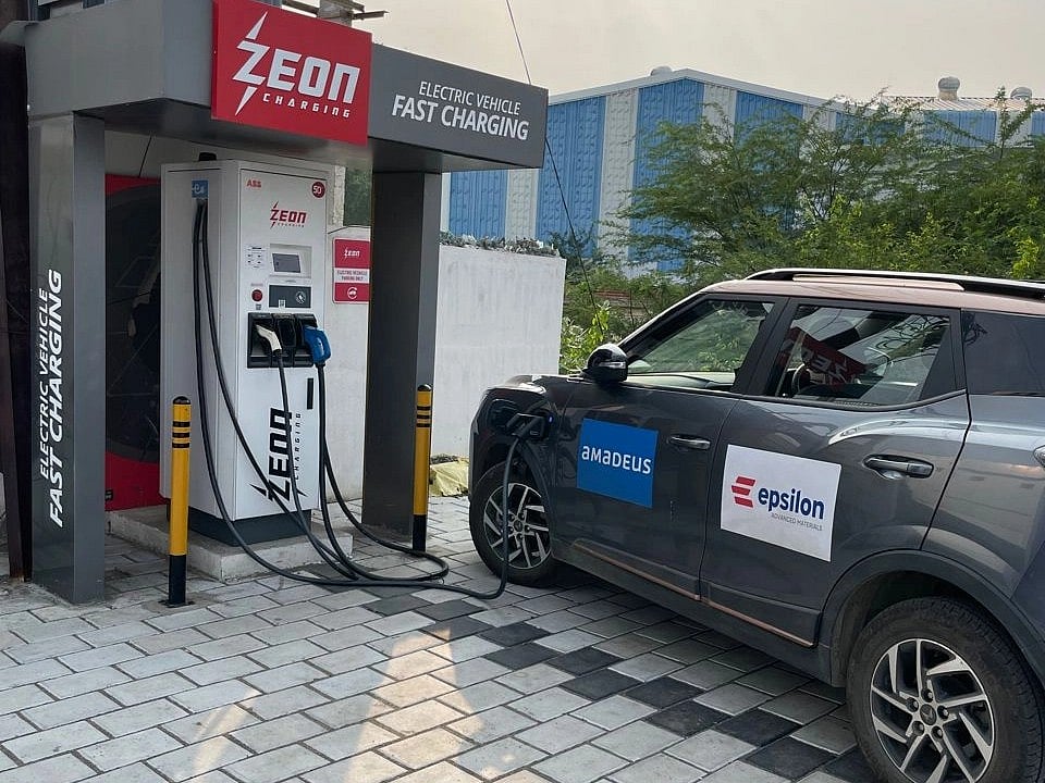 Reddys e-car at a charging station