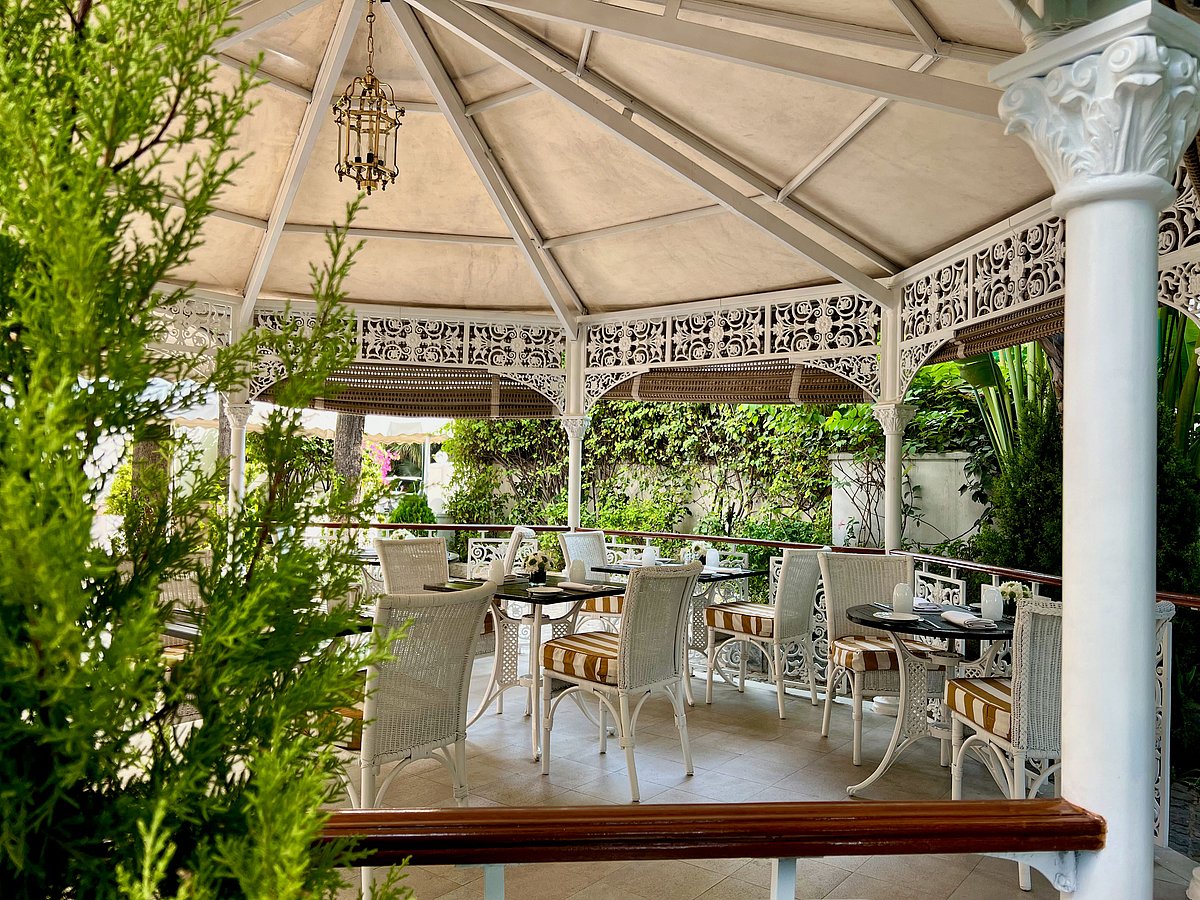 San Gimignano  : Infused with the timeless allure and a distinctly Tuscan aesthetic, the terrace radiates romance