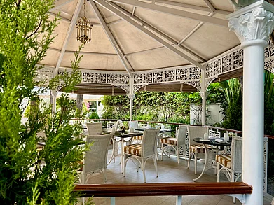 San Gimignano : Infused with the timeless allure and a distinctly Tuscan aesthetic, the terrace radiates romance