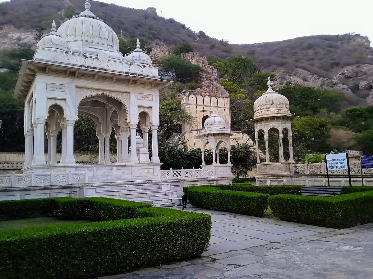 Gatore Ki Chattriyan has tombs of Jaipurs royals