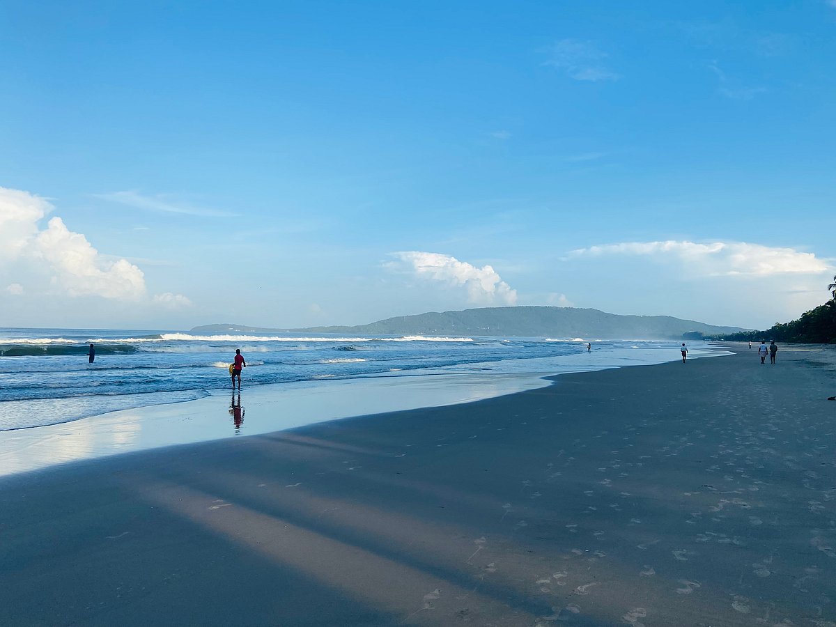 Ezhimala Beach is one of the oldest and most famous beaches in Kerala, located approximately 55 km from Kannur