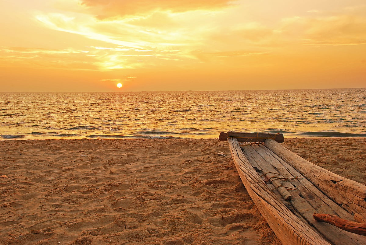 Offering stunning views of the Arabian Sea, Kaup Beach is famous for its century-old lighthouse, ruins of Jain Basadis, and Hindu temples dedicated to Goddess Mariamman