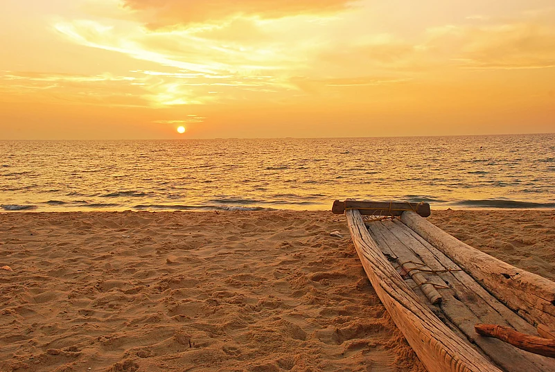 Offering stunning views of the Arabian Sea, Kaup Beach is famous for its century-old lighthouse, ruins of Jain Basadis, and Hindu temples dedicated to Goddess Mariamman