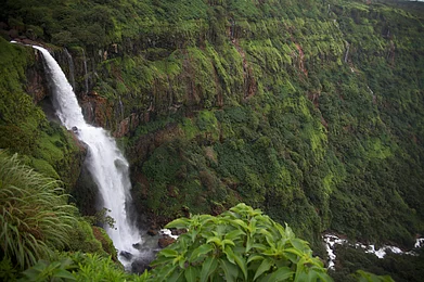 Shutterstock : Lingmala Falls