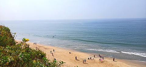 Varkala is characterised by rocky red cliffs, white beach sand and clear blue water