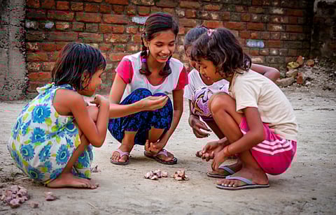 Children playing in Saran district