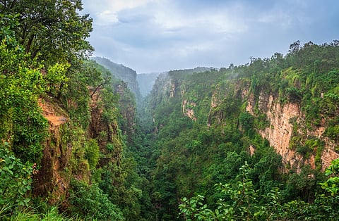 Handi Khoh is a ravine in Pachmarchi, Madhya Pradesh