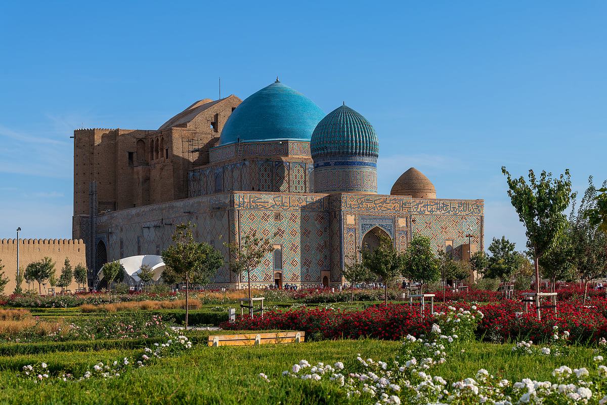 Shutterstock : Mausoleum of Khoja Akhmet Yassawi, Turkestan